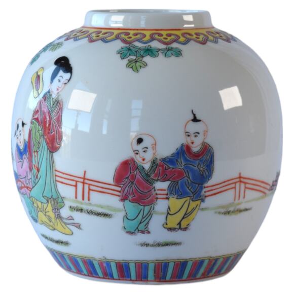 Charming Ceramic Ginger Jar - Handpainted Chinese Vase for Stunning Home Decor - Picture 6 of 10